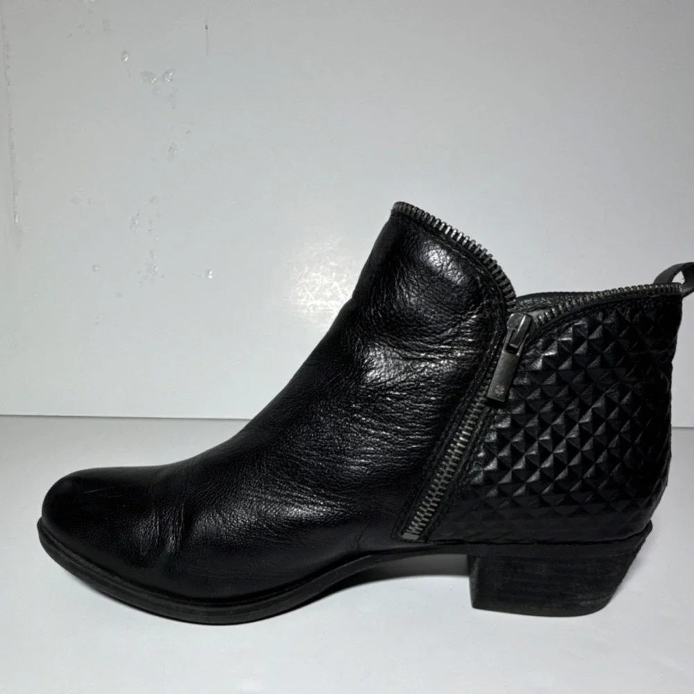 Lucky Brand Black Leather Ankle Bootie with Zipper and Textured Heel‎ Accent